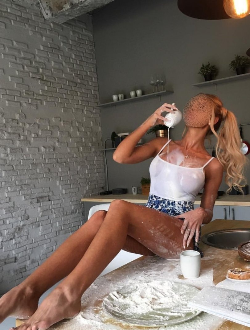 Софа привлекальеная девушка из Южноуральск цена от 4000 руб