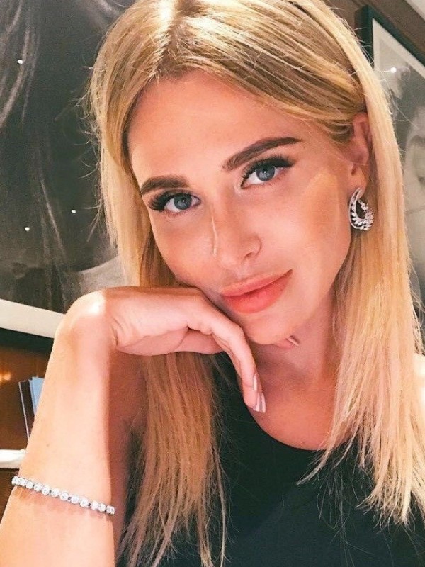 Карина привлекательная девушка из Южноуральск цена от 3500 руб